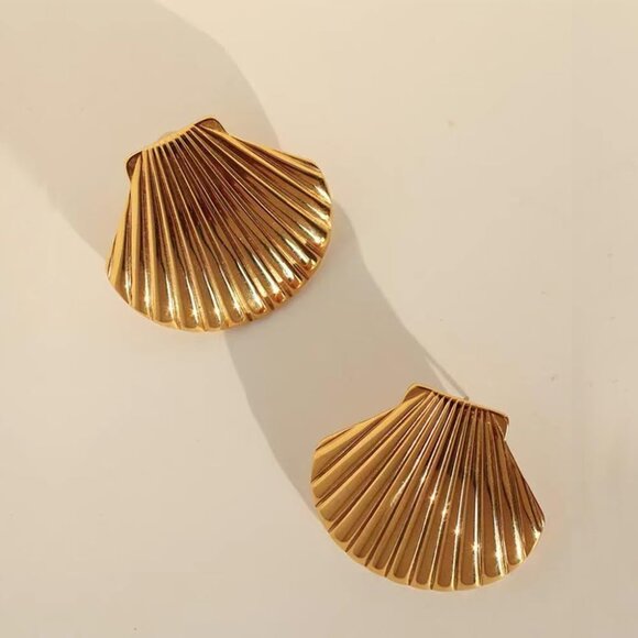 Gold Seashell Drop Earrings for Women Boho Beach Summer Jewelry Gift - Picture 3 of 5